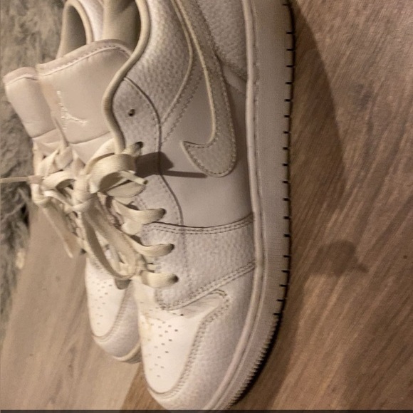 Nike Kids White Sneakers - Picture 2 of 6